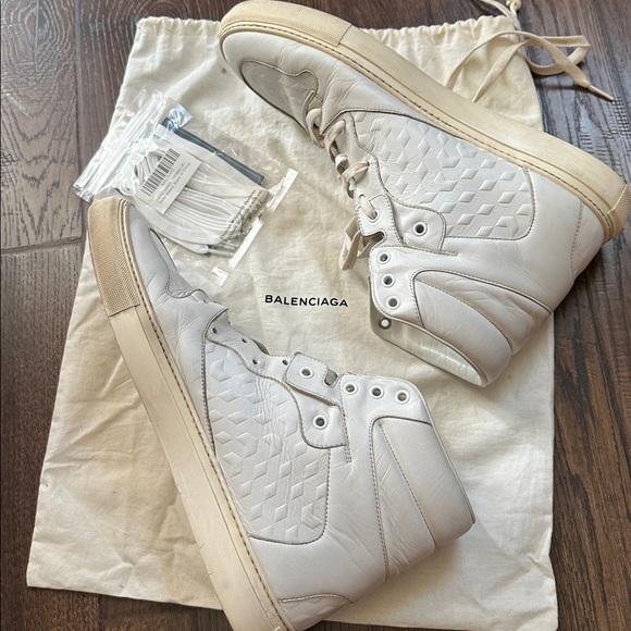 Balenciaga Cream Textured High-Tops - Picture 3 of 7